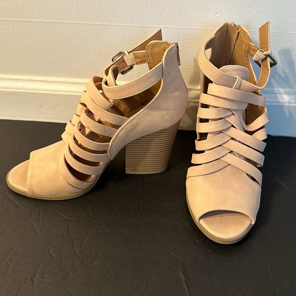 Sandal - Picture 2 of 5